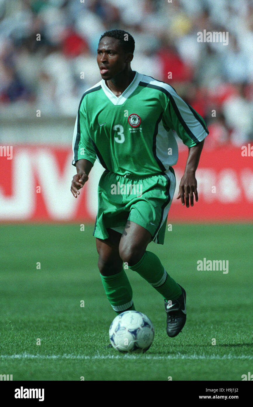 CELESTINE BABAYARO NIGÉRIA & Chelsea FC 30 Juin 1998 Banque D'Images