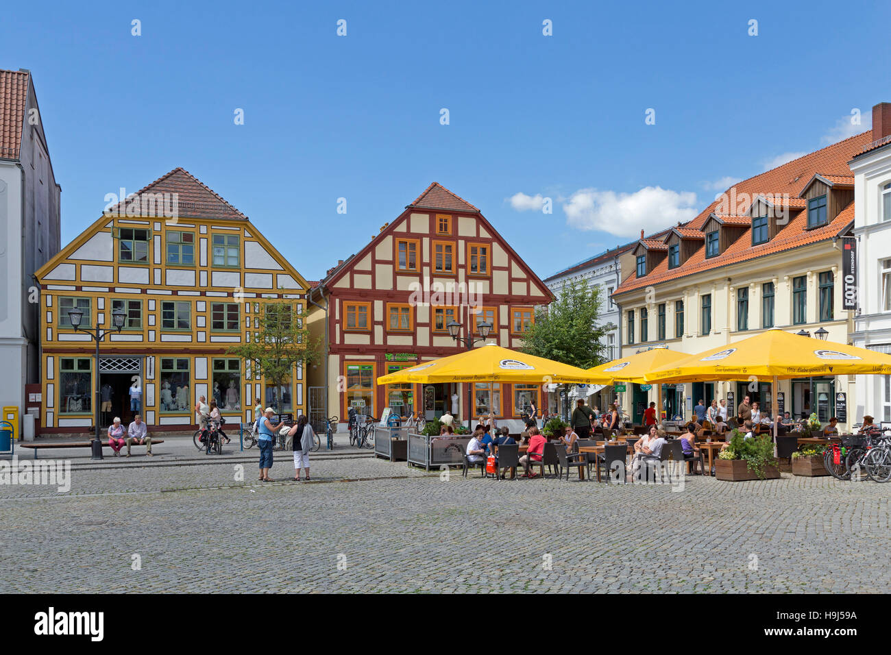 Place du marché, Waren (Müritz), Lacs de Mecklembourg, Schleswig-Holstein, Allemagne Banque D'Images