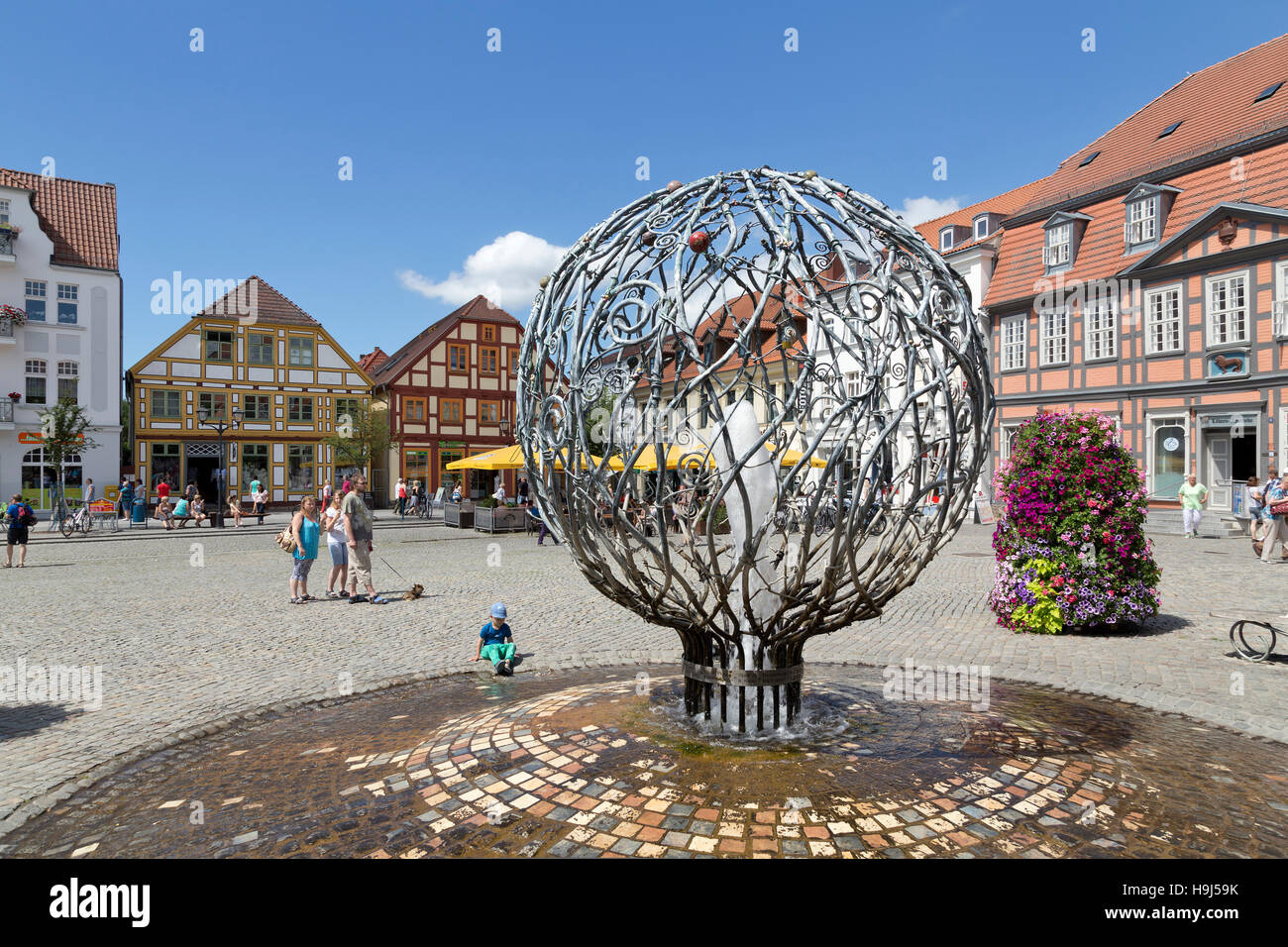 Place du marché, Waren (Müritz), Lacs de Mecklembourg, Schleswig-Holstein, Allemagne Banque D'Images