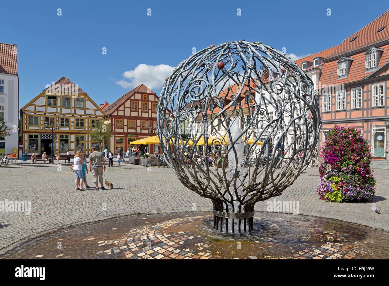 Place du marché, Waren (Müritz), Lacs de Mecklembourg, Schleswig-Holstein, Allemagne Banque D'Images