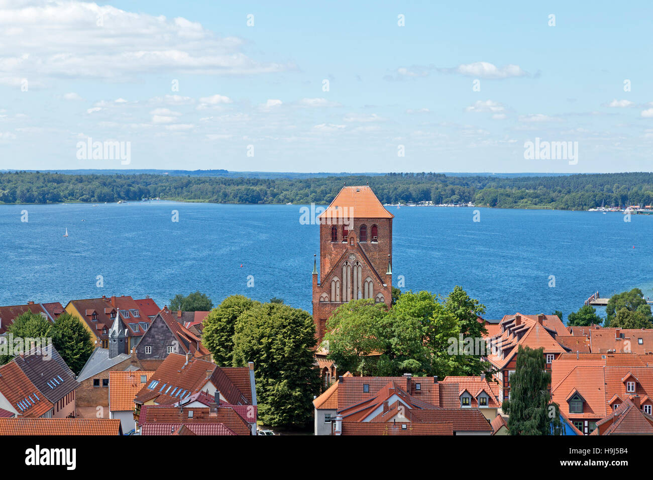 Georgenkirche, lac Mueritz, Waren, lacs de Mecklembourg, Schleswig-Holstein, Allemagne Banque D'Images