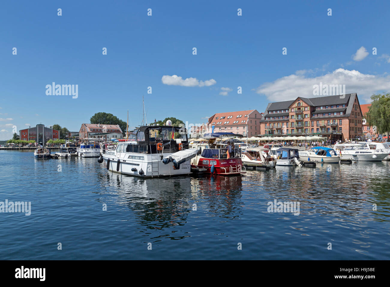 Port, Waren (Müritz), Lacs de Mecklembourg, Schleswig-Holstein, Allemagne Banque D'Images