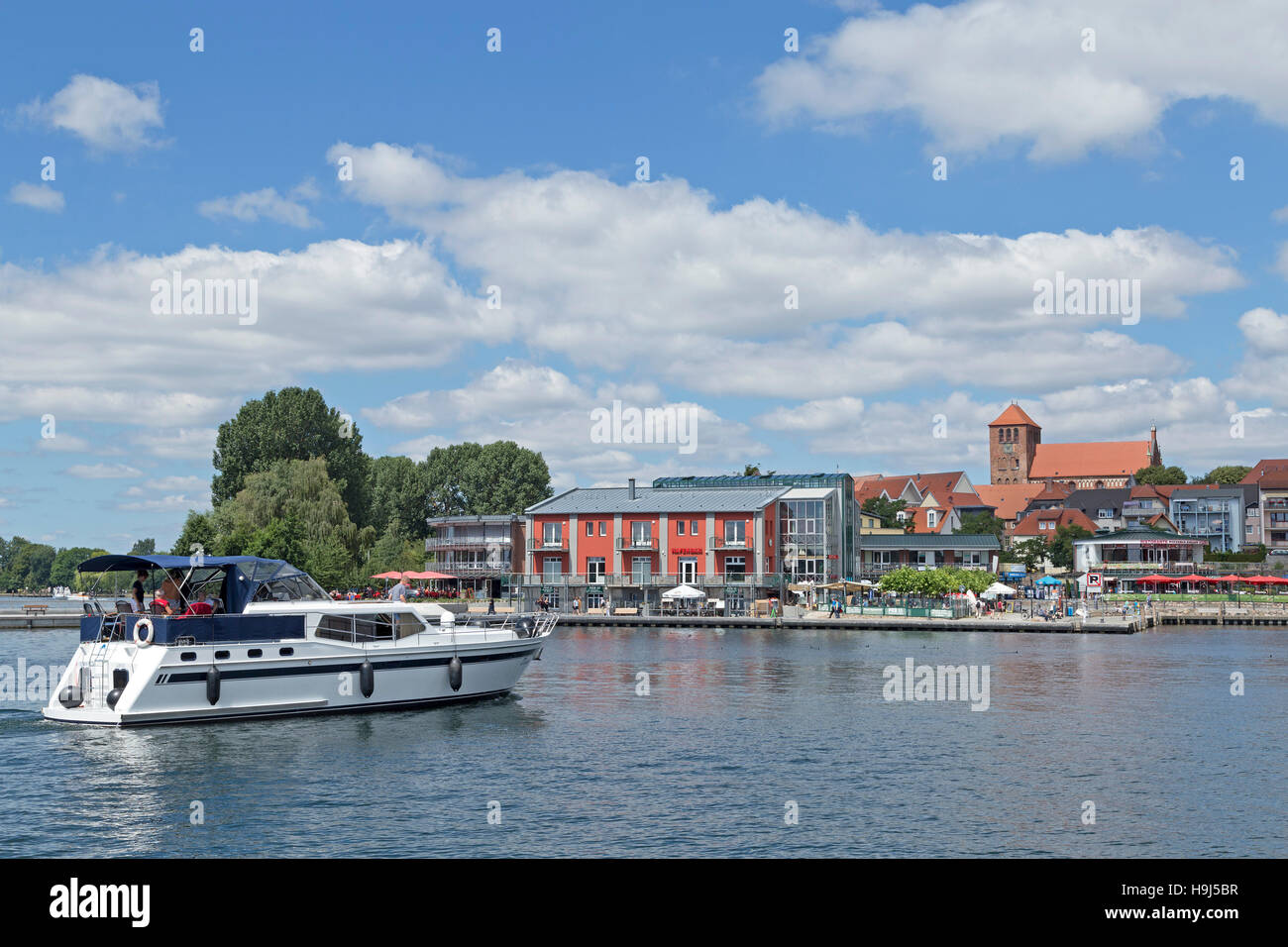 Port, Waren (Müritz), Lacs de Mecklembourg, Schleswig-Holstein, Allemagne Banque D'Images