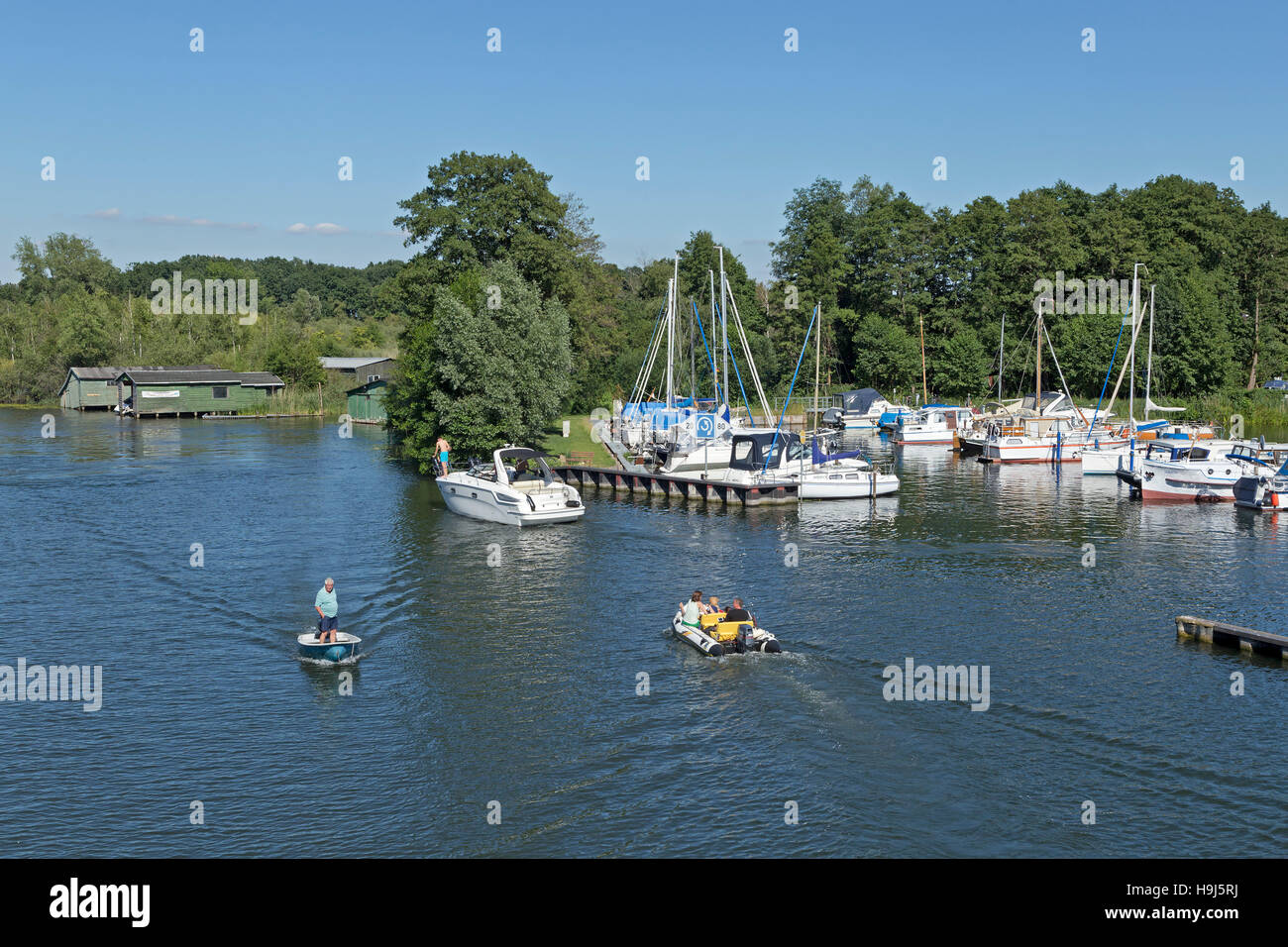 Marina, rivière Elde, Plau am See, lacs de Mecklembourg, Schleswig-Holstein, Allemagne Banque D'Images