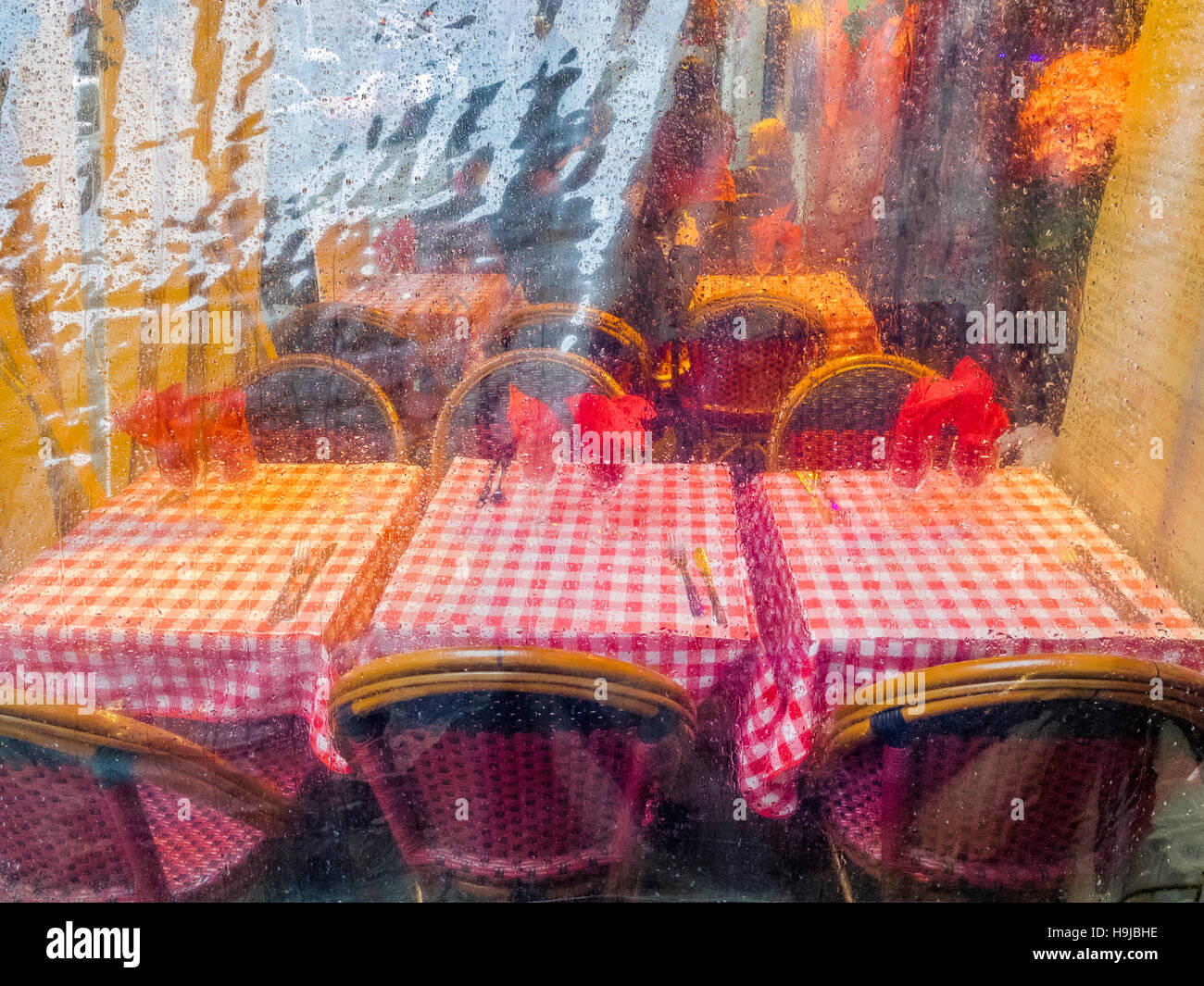 Restaurant en plein air coin à Paris, France Banque D'Images
