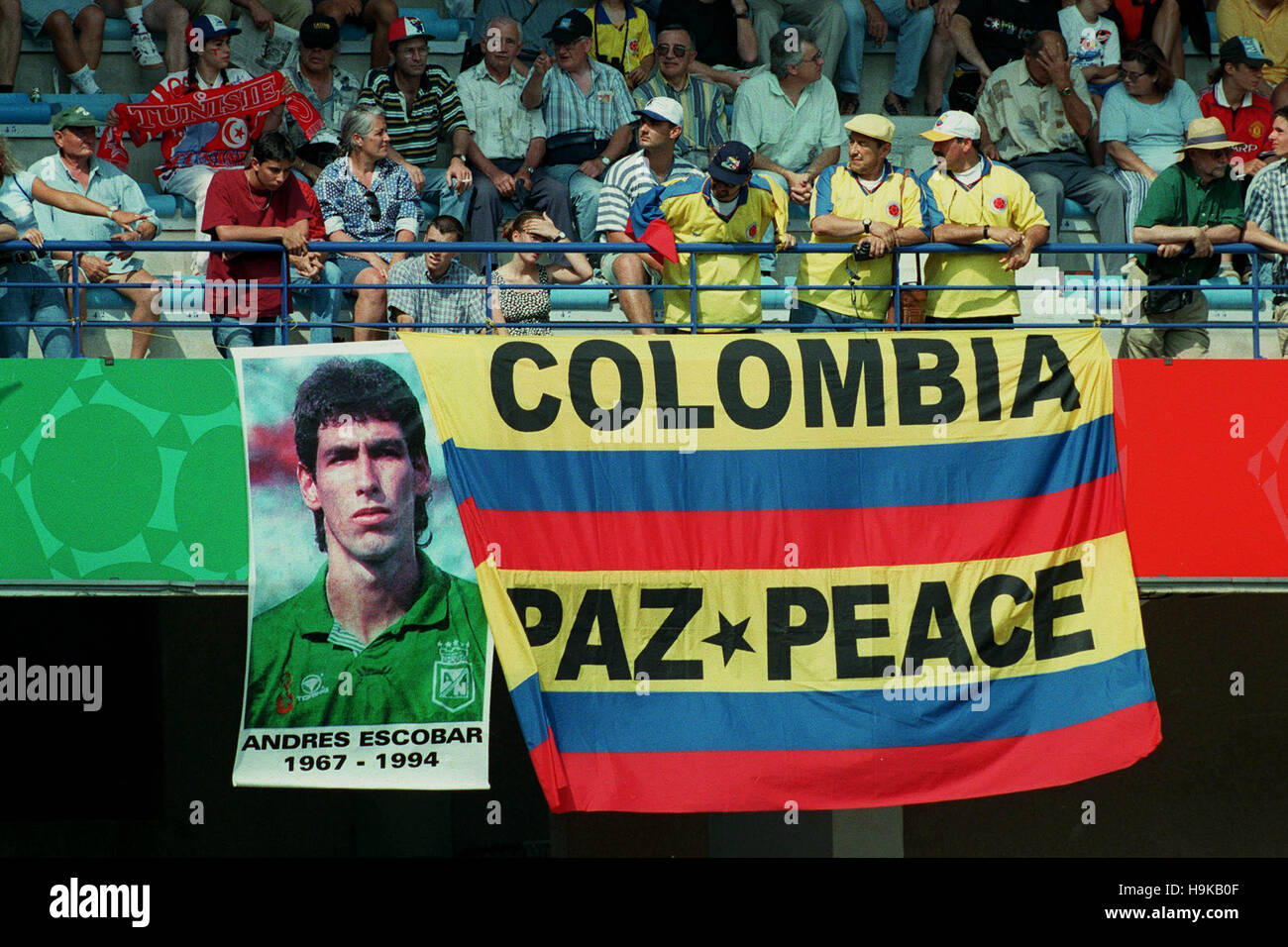 ANDREAS ESCOBAR POSTER & FANS COLOMBIE V TUNISIE 22 Juin 1998 Banque D'Images