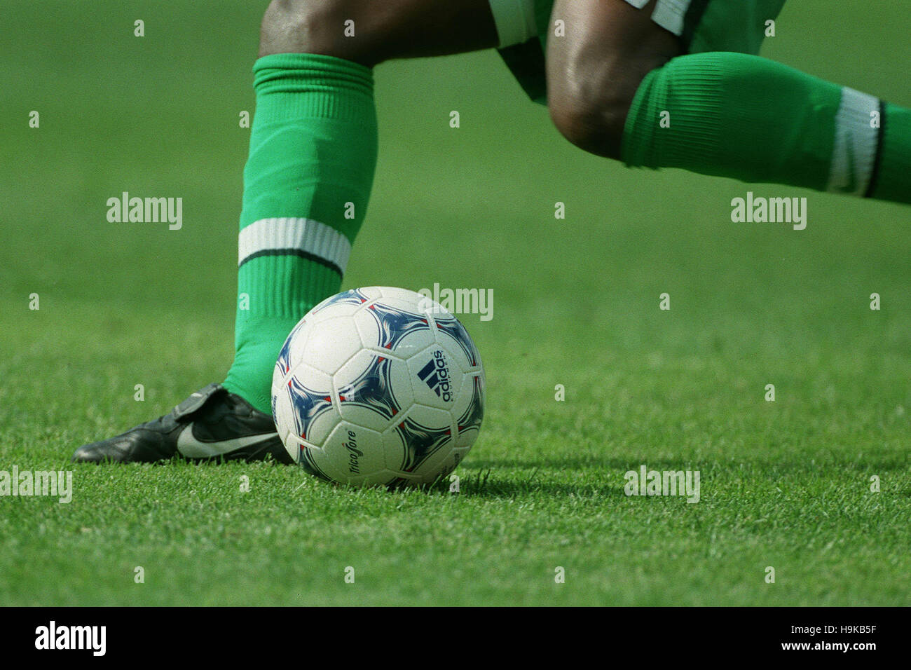 98 ballons de football COUPE DU MONDE 19 Juin 1998 Banque D'Images