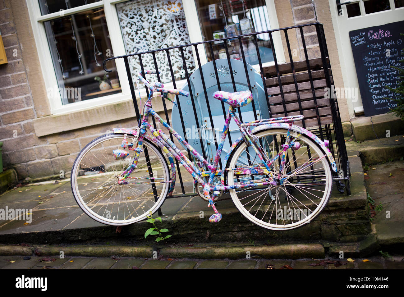 Location afficher, Haworth main street, West Yorkshire. Banque D'Images