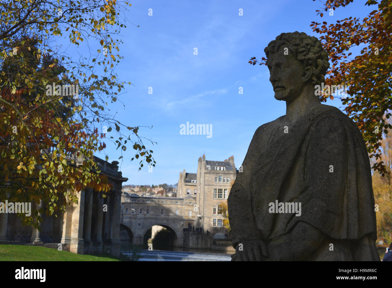 Statue du Roi Bladud de Bath, a reconnu en tant que fondateur de la baignoire 1 000 ans avant les Romains. Eaton Square, Bath, Somerset, Royaume-Uni Banque D'Images