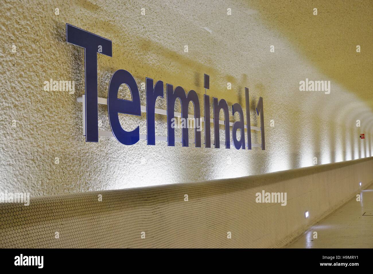 Le Terminal 1 de l'aéroport international Roissy Charles de Gaulle (CDG) près de Paris, France Banque D'Images