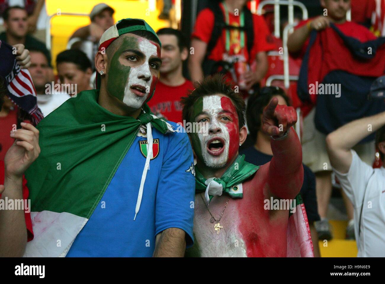 FANS ITALIENS ITALIE V USA WORLD CUP KAISERSLAUTERN ALLEMAGNE 17 Juin 2006 Banque D'Images