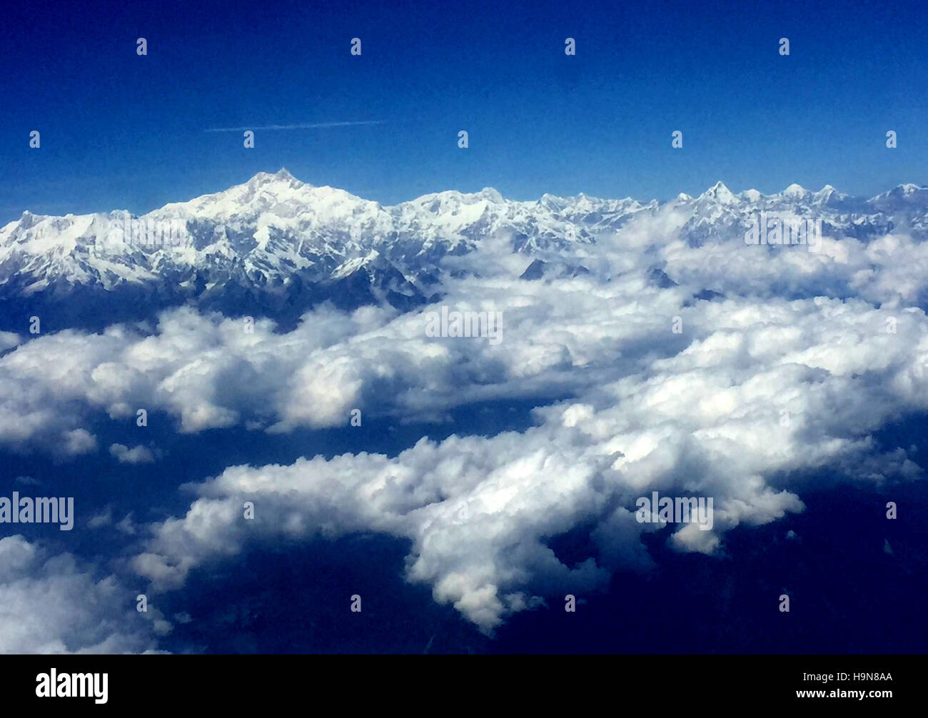 Himalaya vu sur le vol entre Katmandou (Népal) et Paro (Bhoutan) avec le mont Everest à gauche et centre de Koshi. Photo Tony Gale Banque D'Images
