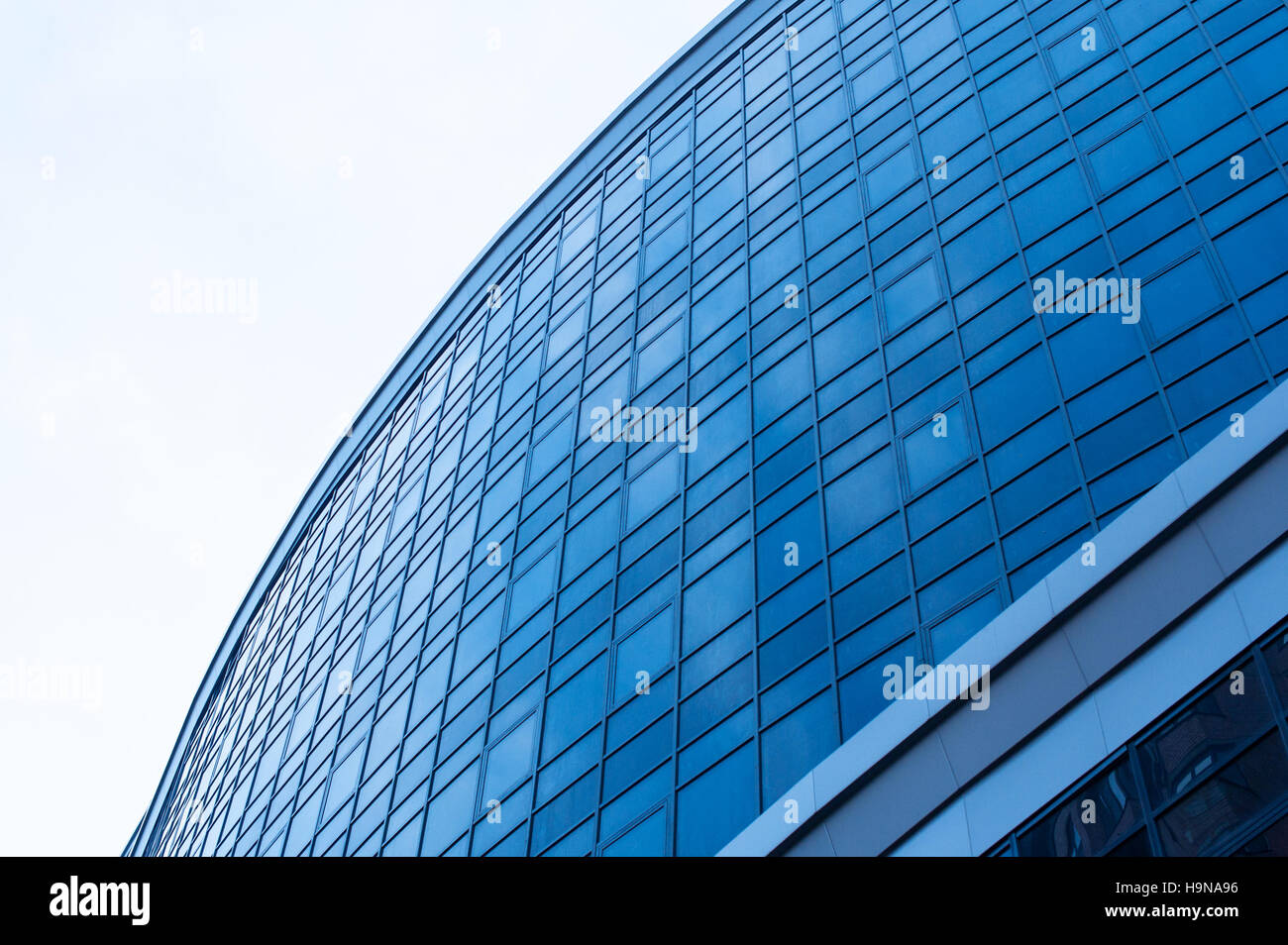Immeuble de bureaux en verre de l'architecture moderne Banque D'Images