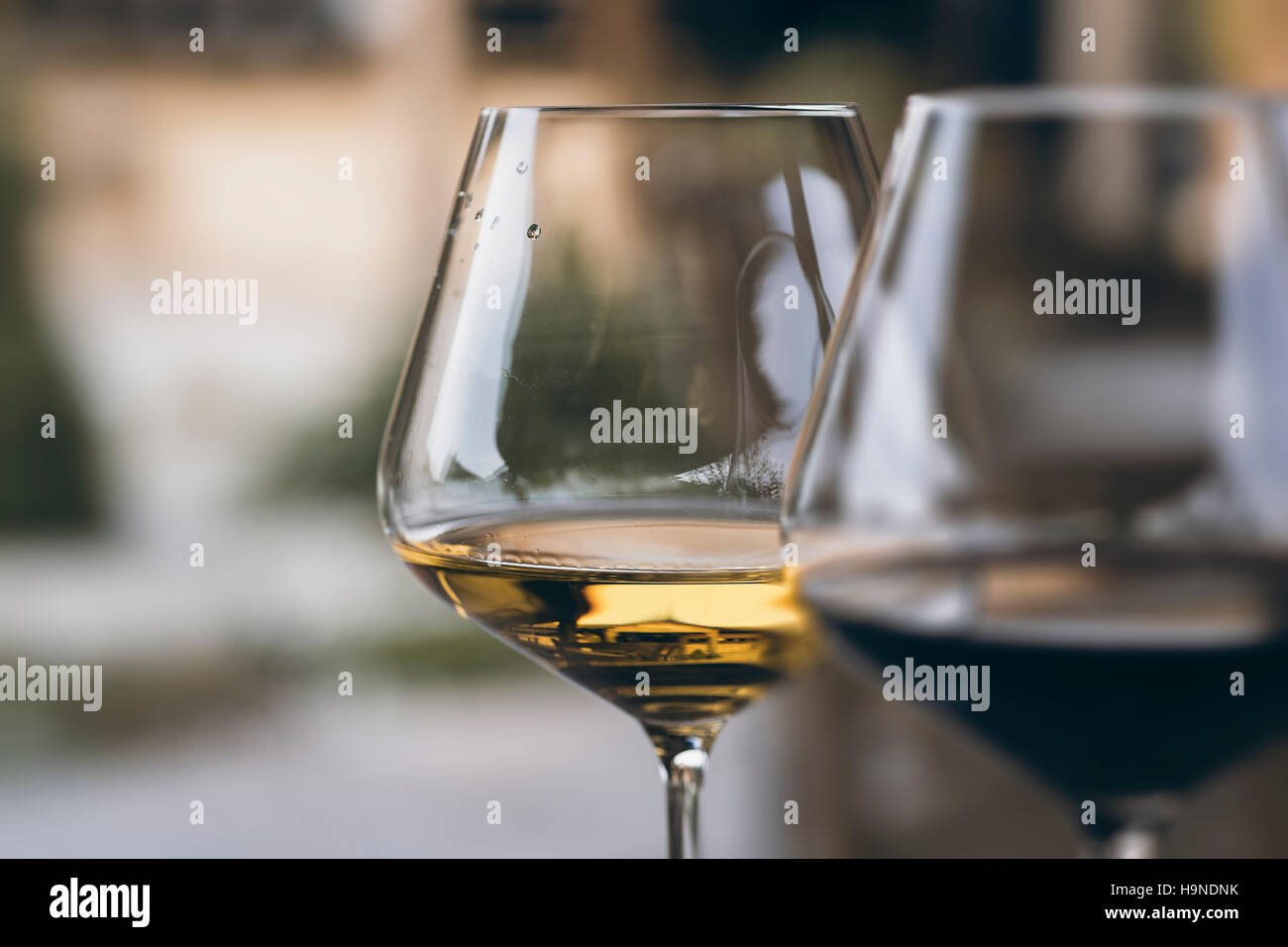 Verre de Vin Blanc Chardonnay Close Up Banque D'Images