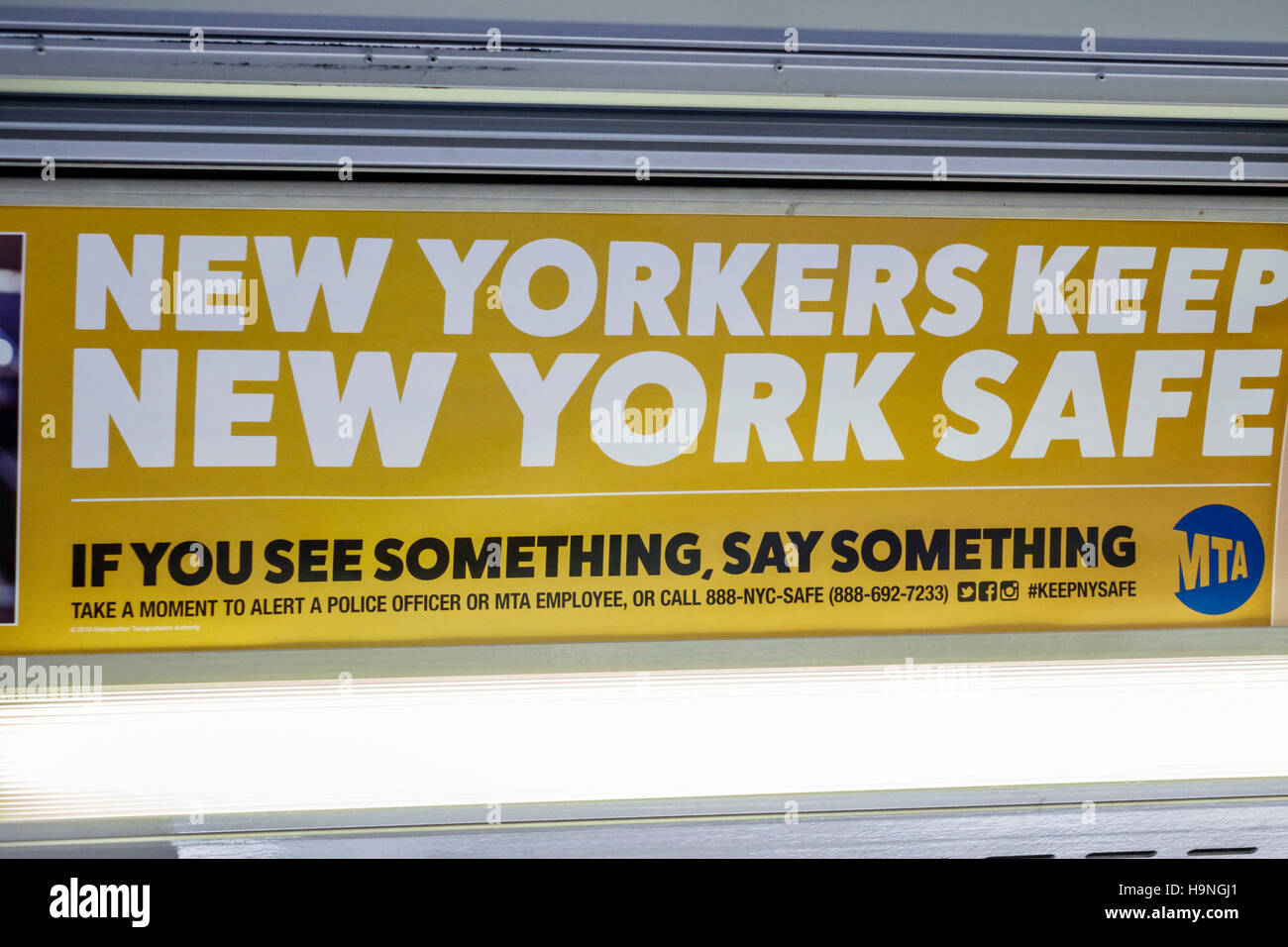New York City,NY NYC Manhattan,panneau,panneau,publicité,sécurité publique,signalement de crimes,New Yorkers Keep New York Safe,voir quelque chose dire,NY160720 Banque D'Images