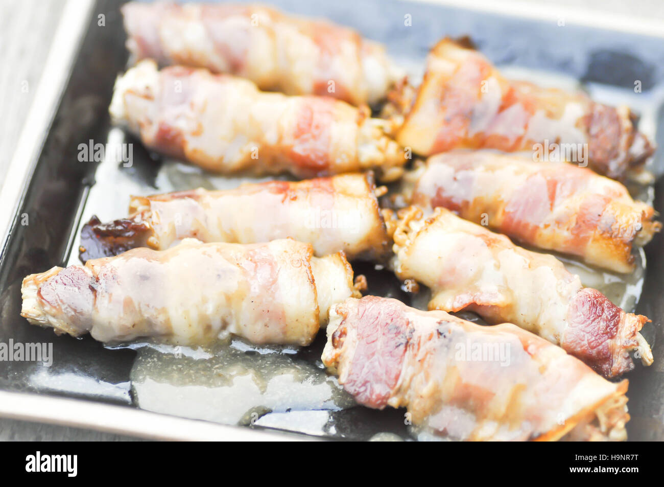 Bacon champignons frits ou rouleau enroulé de bacon Banque D'Images