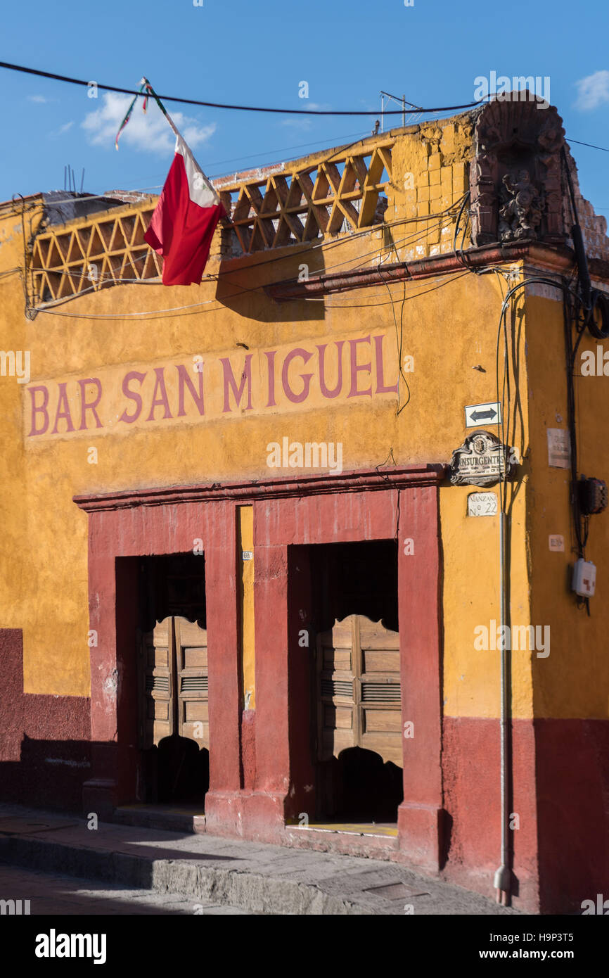 Une cantina mexicaine traditionnelle ou bar de San Miguel de Allende, Guanajuato, Mexique. Banque D'Images