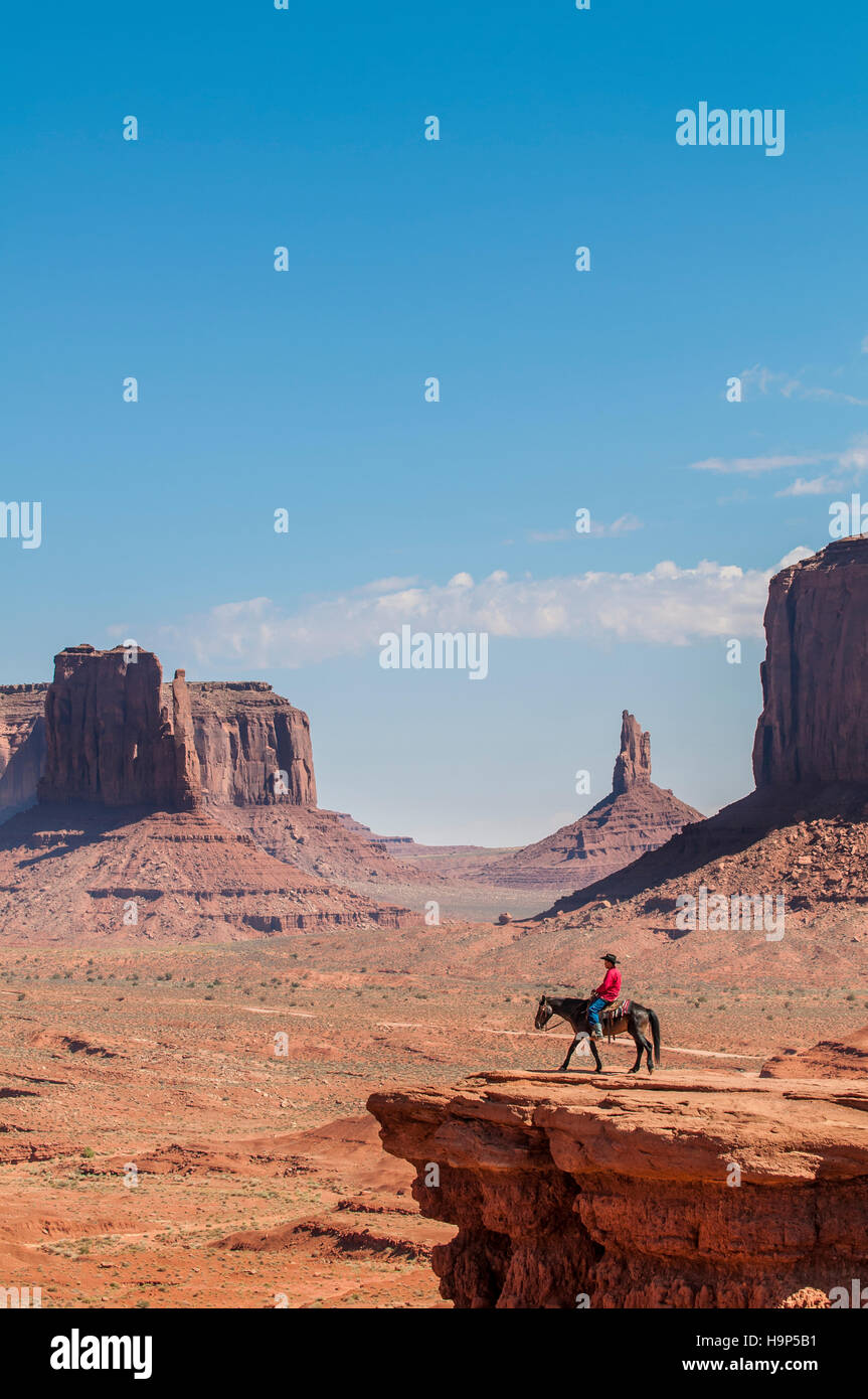 Homme à cheval Navajo, Monument Valley Navajo Tribal Park, Monument Valley, Utah, USA. Banque D'Images