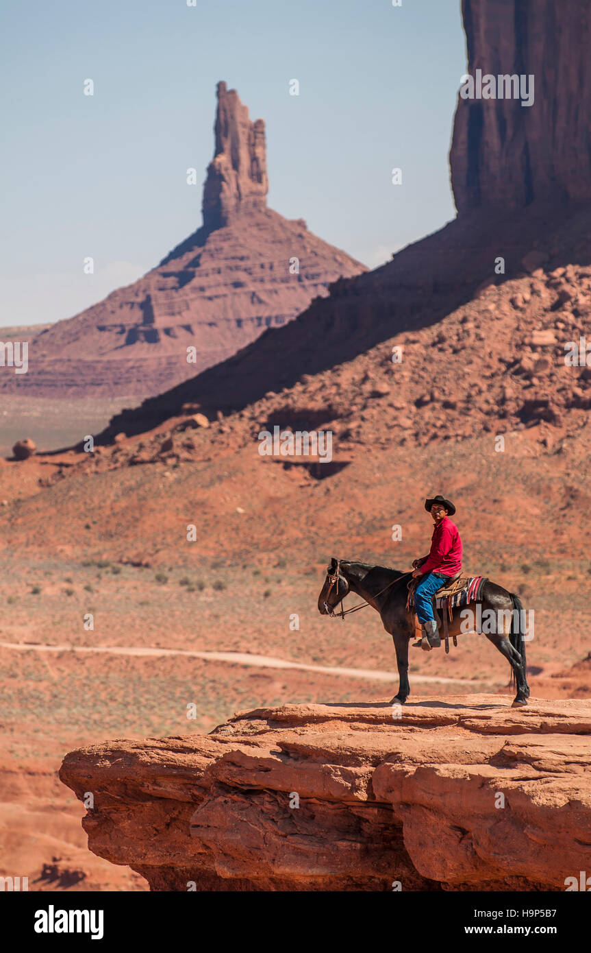 Homme à cheval Navajo, Monument Valley Navajo Tribal Park, Monument Valley, Utah, USA. Banque D'Images