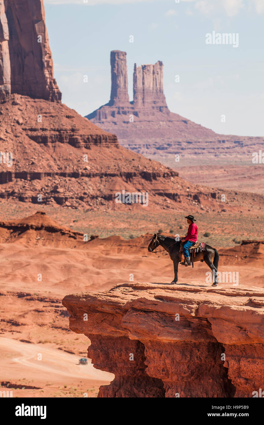 Homme à cheval Navajo, Monument Valley Navajo Tribal Park, Monument Valley, Utah, USA. Banque D'Images