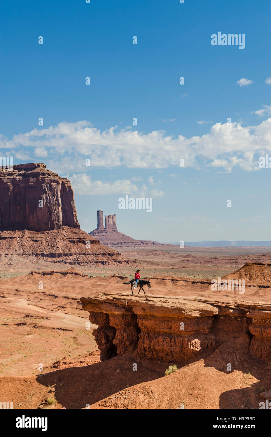 Homme à cheval Navajo, Monument Valley Navajo Tribal Park, Monument Valley, Utah, USA. Banque D'Images