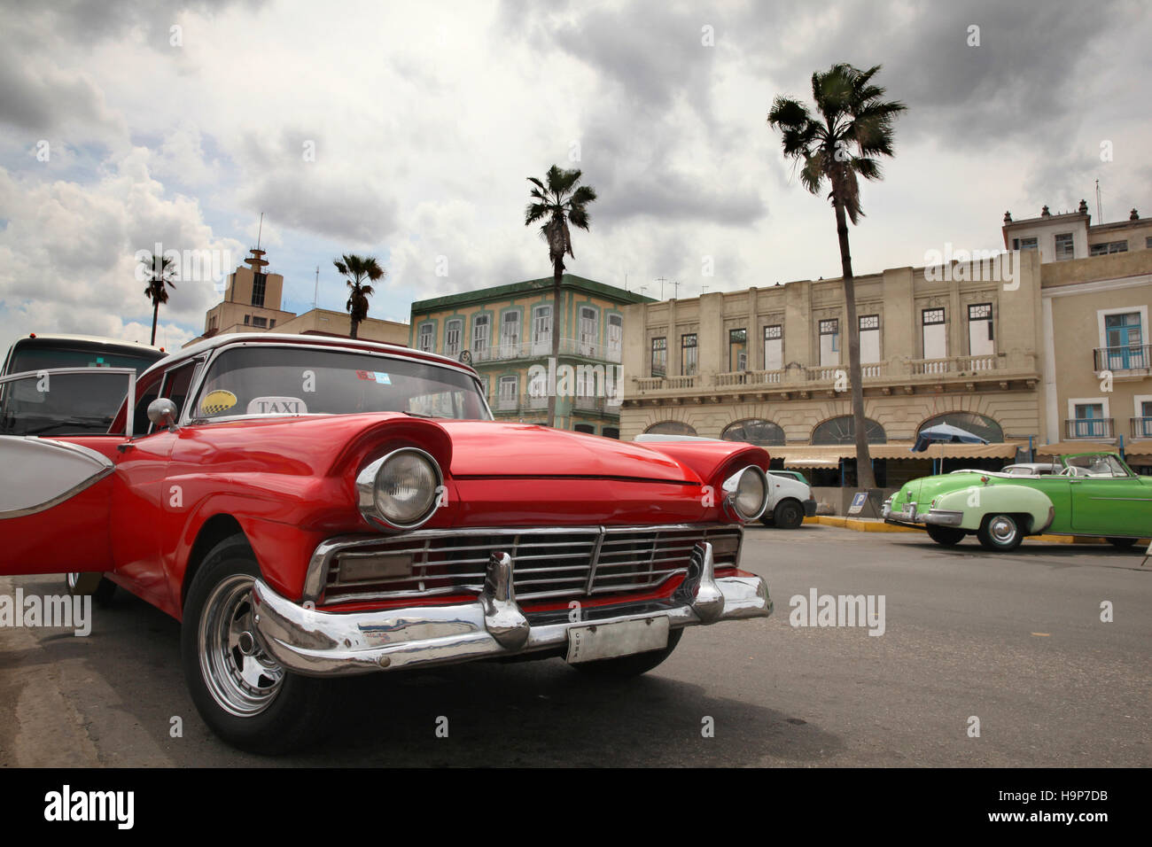 Classic American 1950 voitures dans la rue à La Havane, Cuba, Caraïbes. Banque D'Images