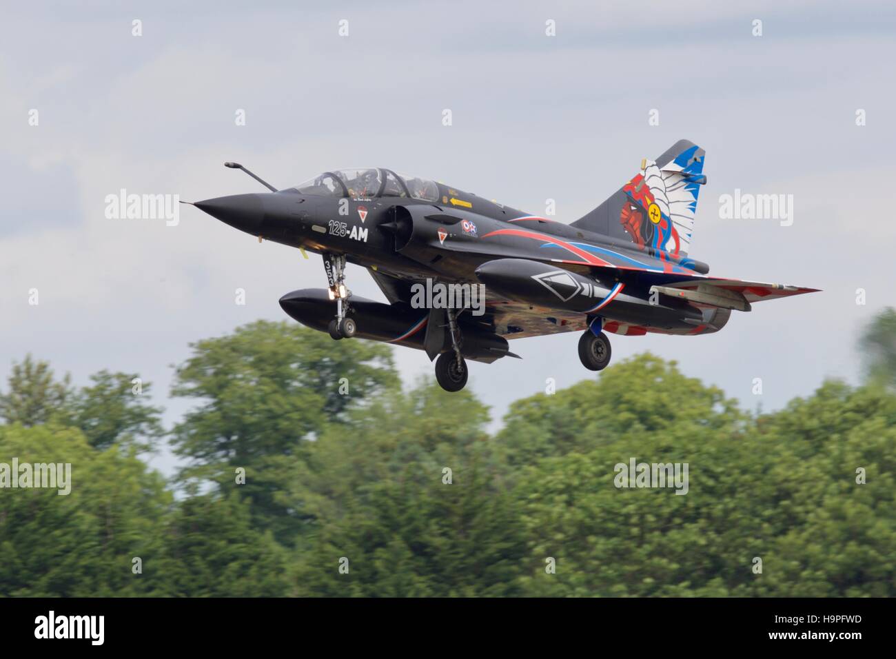 Armée de l'air Dassault Mirage 2000N de l'équipe Delta Ramex arrivant au Royal International Air Tattoo Banque D'Images