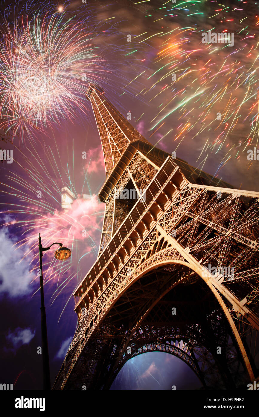 La tour Eiffel avec Fireworks, célébration du Nouvel An à Paris, France Banque D'Images