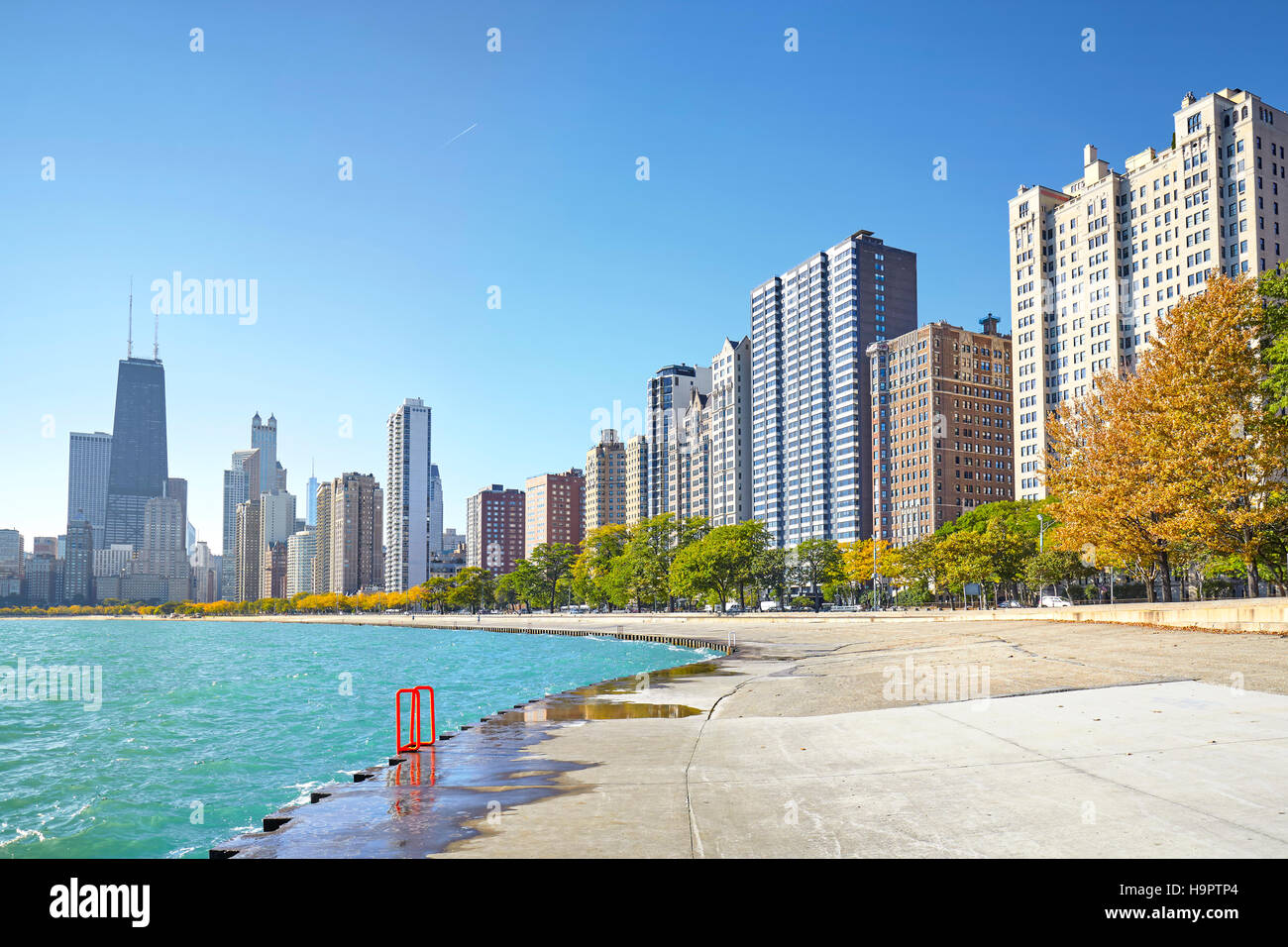 Tôt le matin sur le sentier du lac Michigan à Chicago City, Illinois, États-Unis. Banque D'Images