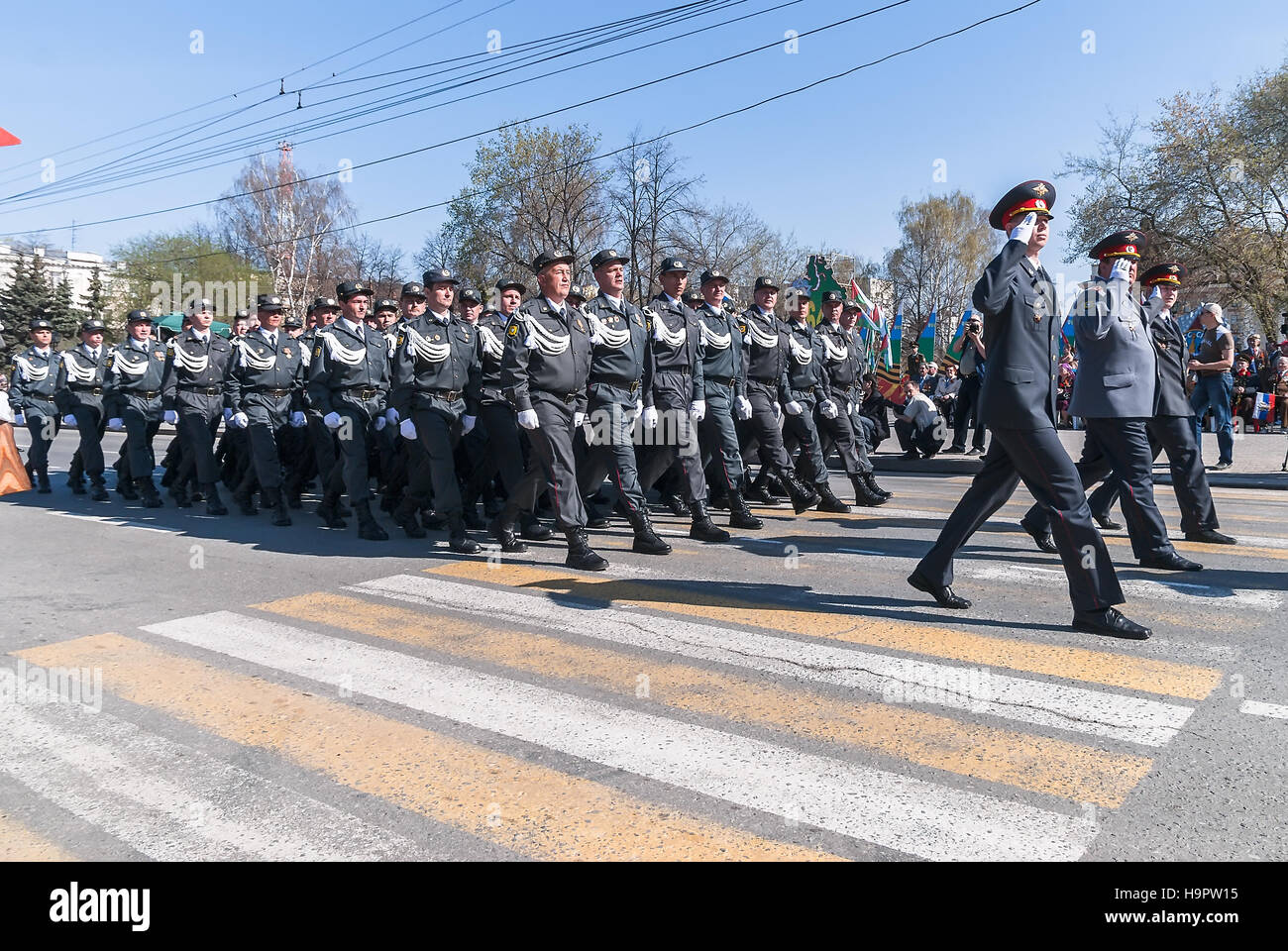 Société d'agents de police sur le défilé mars Banque D'Images