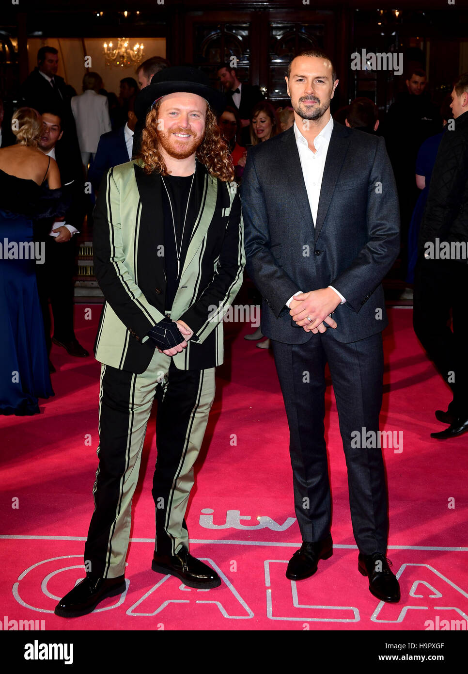 Leigh Francis aka Keith Lemon (à gauche) et Paddy McGuinness assistant à l'ITV Gala au London Palladium. Banque D'Images