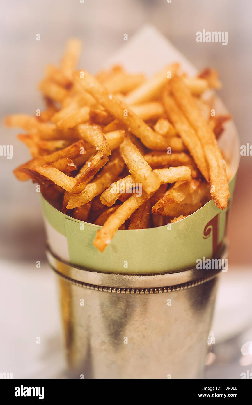 Frites en godet Métal Banque D'Images