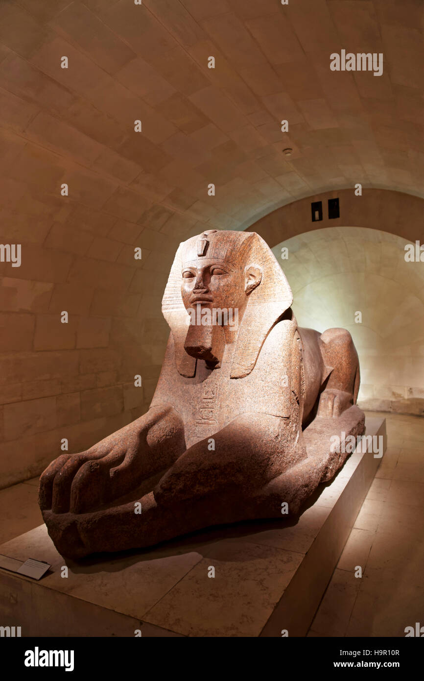 Paris, France - 4 mai 2012 : crypte de Sphinx au musée du Louvre à Paris en France. Banque D'Images