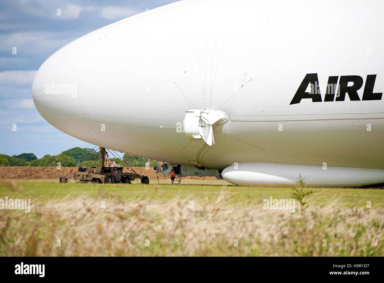 Plus gros aéronefs, l'Hybride Véhicules Air Airlander 10, est prêt pour son premier vol de Cardington cabanes, Bedfordshire, England, UK Banque D'Images