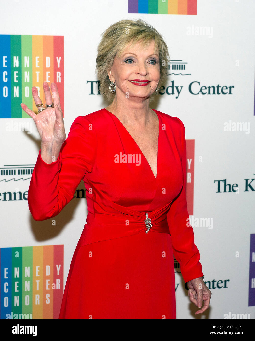 Florence Henderson arrive pour le dîner officiel de l'artiste en l'honneur des lauréats du Kennedy Center Honors 2013 organisé par le secrétaire d'État américain John F. Kerry au département d'État des États-Unis à Washington, DC le Samedi, Décembre 7, 2013. Les lauréats 2013 sont : la cantatrice Martina Arroyo, pianiste, claviériste, compositeur et chef d'Herbie Hancock, pianiste, chanteur et auteur-compositeur Billy Joel ; l'actrice Shirley MacLaine ; et le musicien et compositeur Carlos Santana. Credit : Ron Sachs/CNP /MedaPunch Banque D'Images