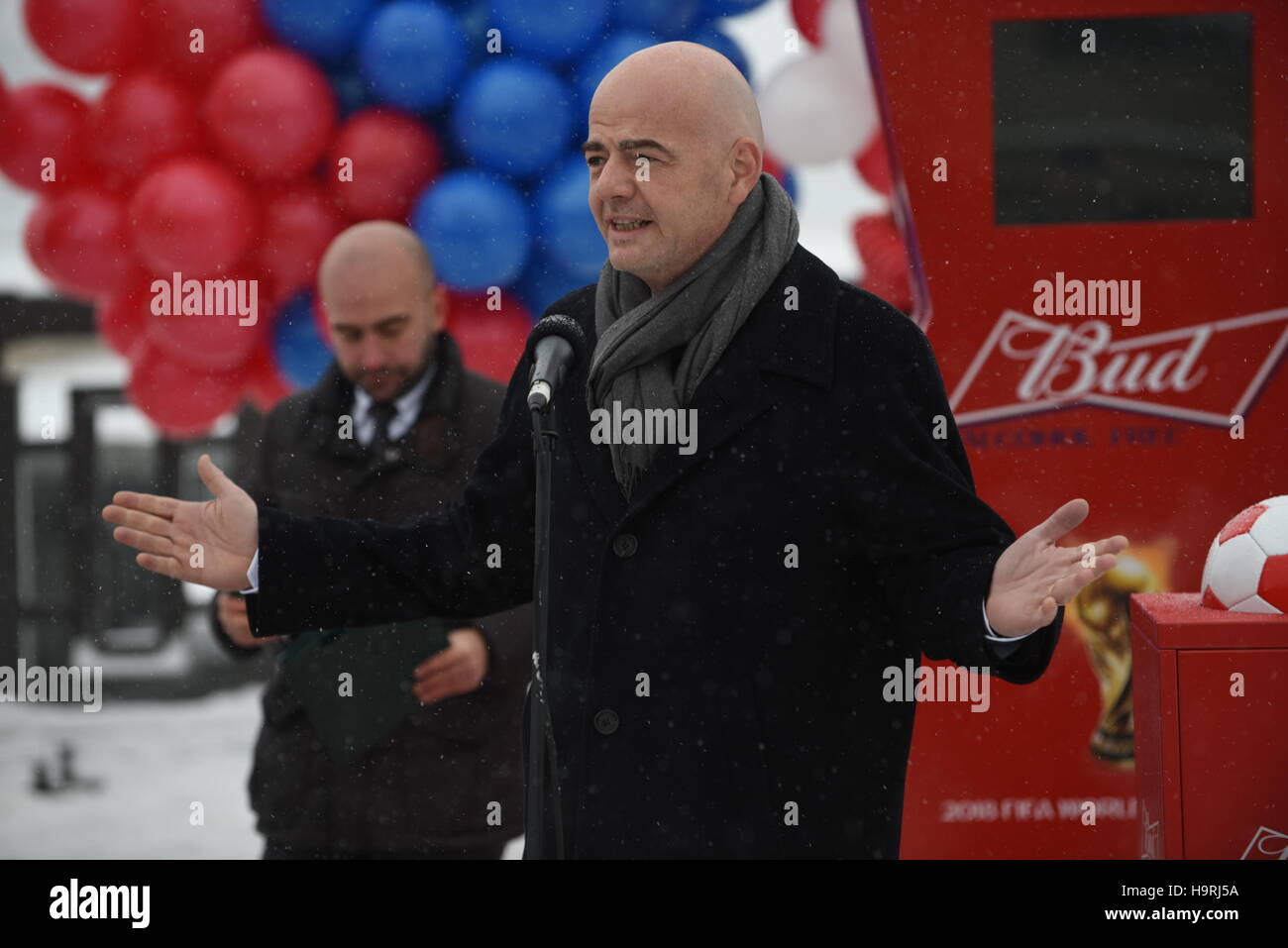 Kazan, Russie. 26 Nov, 2016. Président de la FIFA, Gianni Infantino prononce un discours lors de la cérémonie d'ouverture de l'horloge de compte à rebours pour la Coupe du monde-2018 à Kazan, Russie, le 26 novembre 2016. Credit : Evgeny Sinitsyn/Xinhua/Alamy Live News Banque D'Images