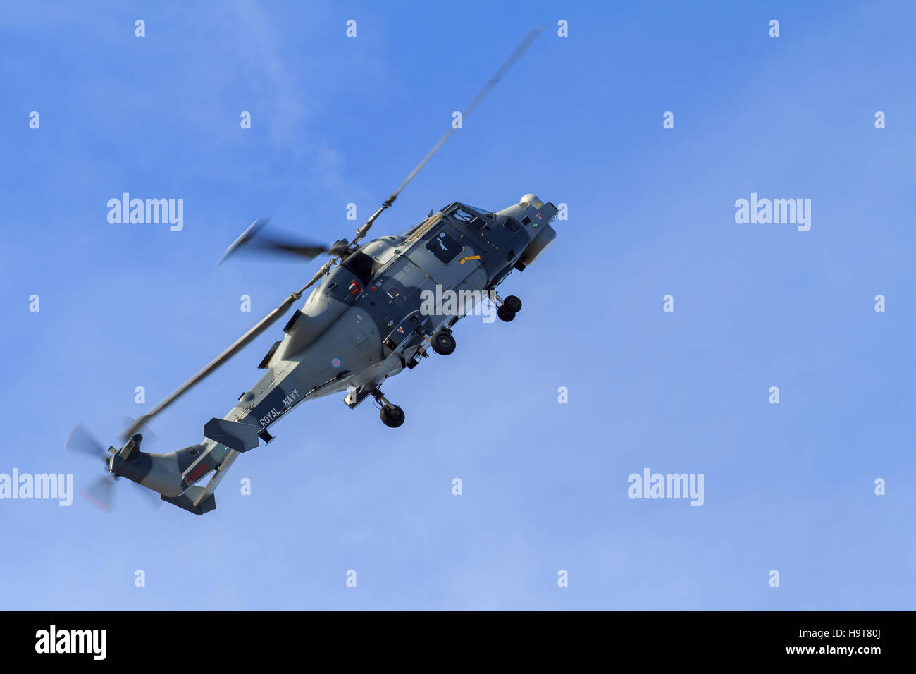 La Marine royale Augusta Westland Wildcat.2 hélicoptère, l'un des Black Cats display team d'effectuer à l'Airshow de Southport Banque D'Images