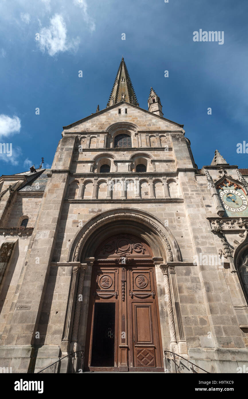 Façade principale, la cathédrale romane de Saint Lazare, Autun, Saône-et-Loire, France Banque D'Images