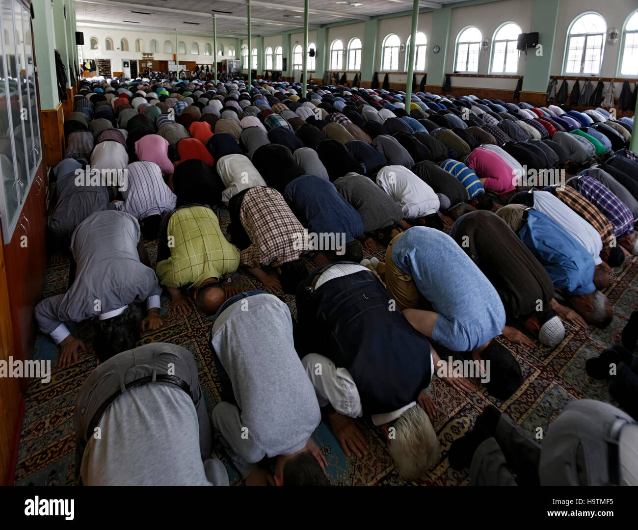 La prière du vendredi dans une mosquée, Stuttgart, Bade-Wurtemberg, Allemagne Banque D'Images