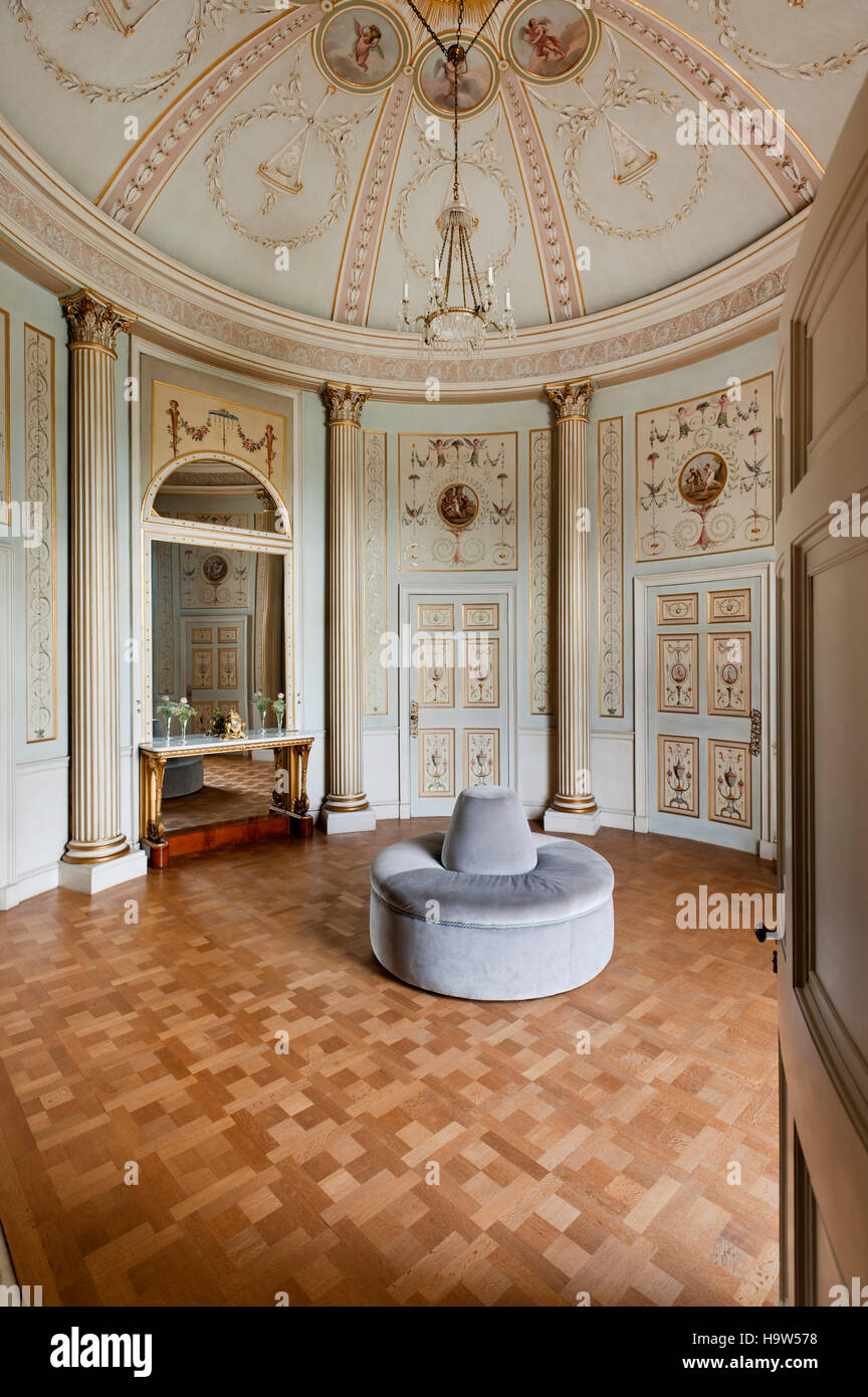 Le Boudoir à Attingham Park, Shropshire. Le Boudoir a été conçu par l'architecte Henry Holland dans les années 1780. Banque D'Images