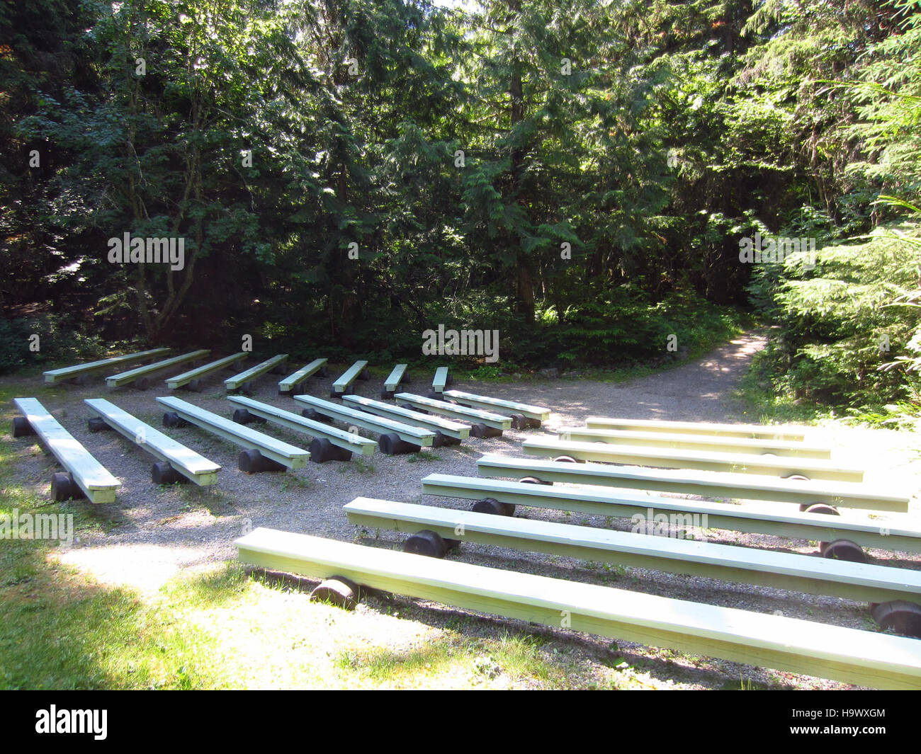 Cette photo montre Clyde & Knight's Store à Marlow, New Hampshire, mettant en valeur un bâtiment historique qui a servi la communauté locale pendant des années. Le magasin, représenté ici dans une photographie détaillée, reflète l'architecture traditionnelle de Marlow et le charme d'une petite ville. Banque D'Images