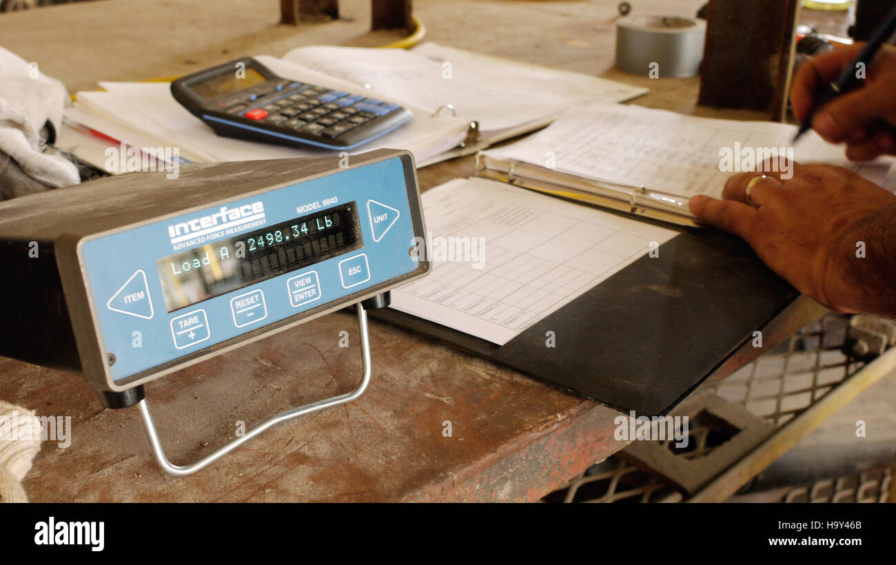 Cette image illustre l'utilisation des balances à grains GIPSA pour mesurer les produits agricoles, assurer le contrôle de la qualité et la réglementation appropriée du marché des grains dans l'industrie agricole américaine. Banque D'Images