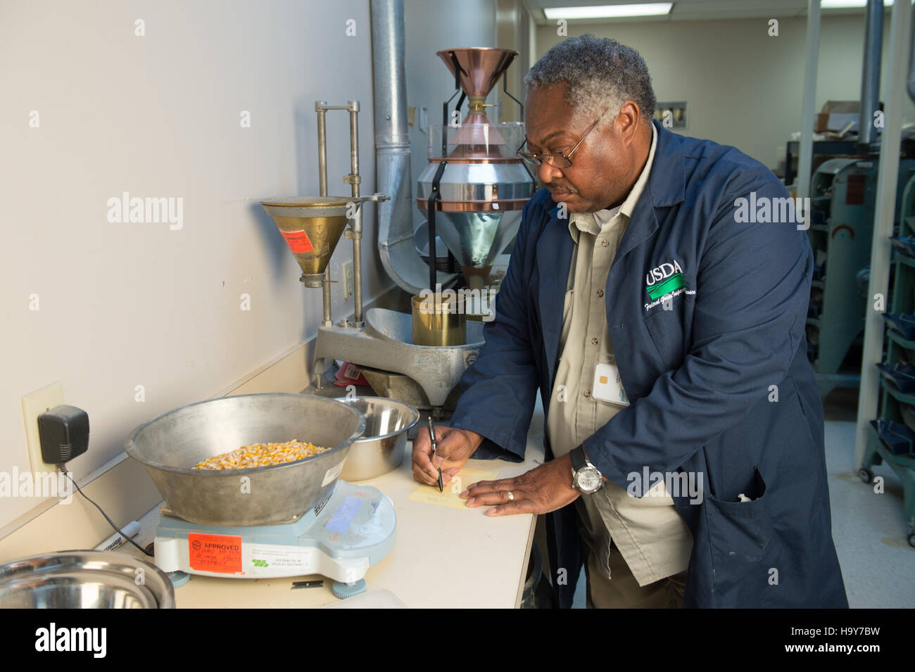 L’USDA et la GIPSA supervisent les inspections des grains, y compris les conditionneurs de maïs, afin de garantir des normes de qualité et de soutenir le rôle de l’industrie agricole dans la sécurité alimentaire nationale et le commerce. Banque D'Images