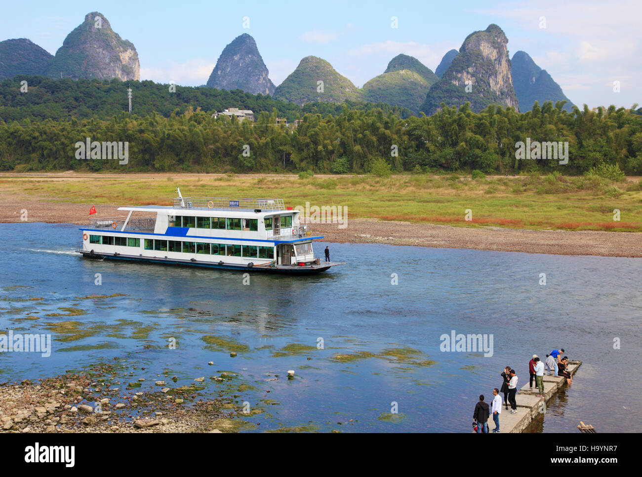 La Chine, Guangxi, Yangshuo, Li River, bateau, personnes, paysages, Banque D'Images