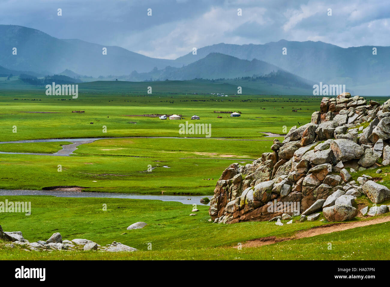 La Mongolie, province Arkhangai, camp nomade yourte dans la steppe Banque D'Images