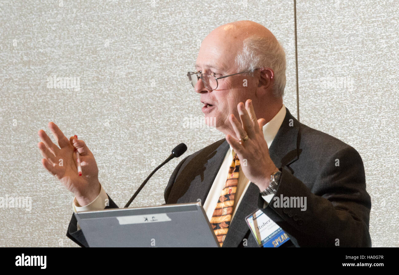 Les perspectives agricoles de 2015 présentées par l'American Farm Bureau mettaient en vedette Bob Young, économiste en chef, qui discutait des tendances et des projections de l'agriculture américaine et de ses répercussions économiques. Banque D'Images