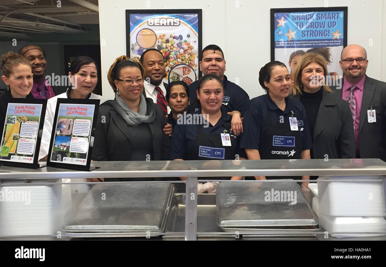 L'USDA collabore avec les écoles publiques de Chicago pour fournir des options alimentaires plus saines dans les cafétérias scolaires, en promouvant l'éducation nutritionnelle et la sécurité alimentaire parmi les élèves. Banque D'Images