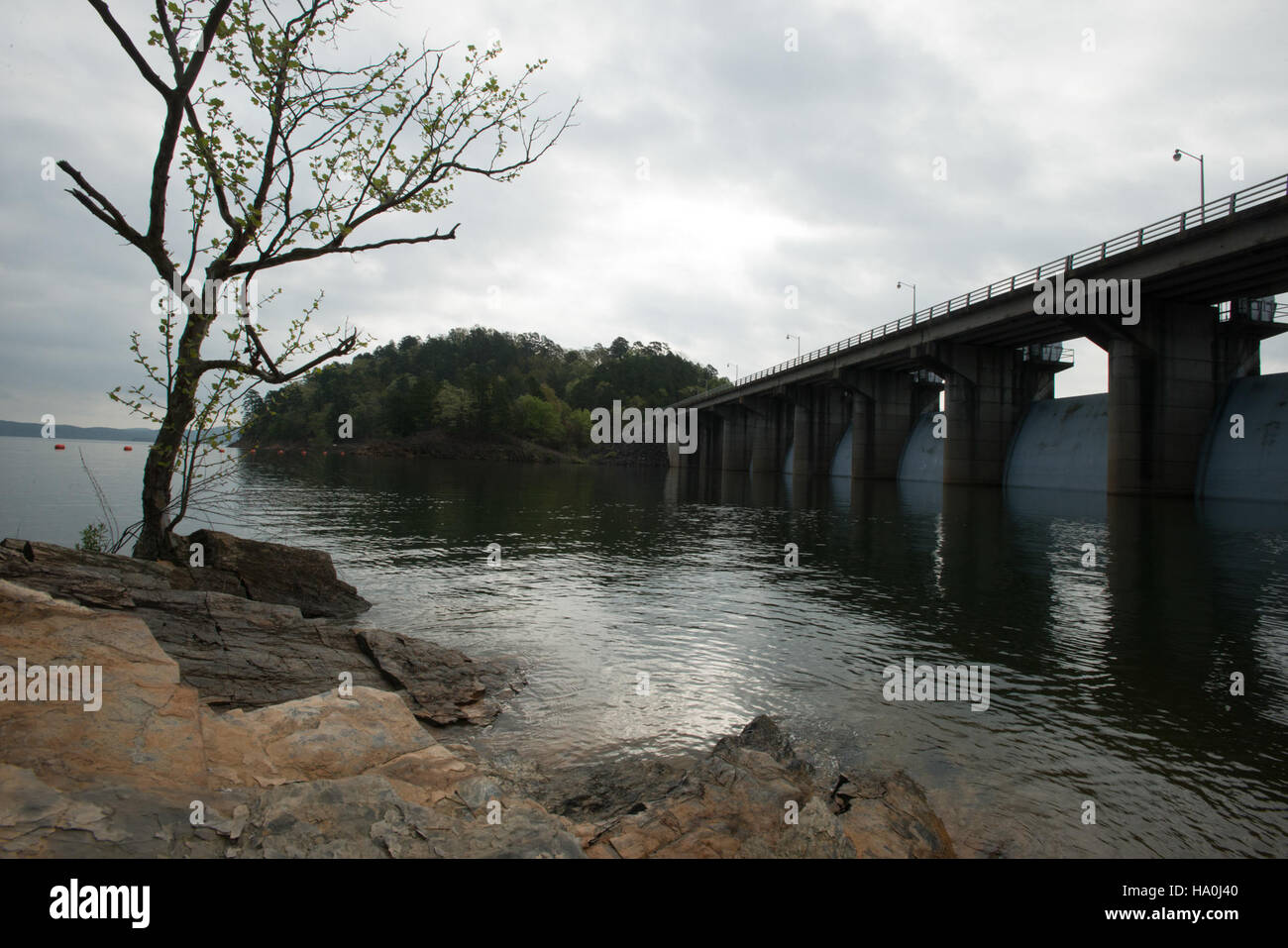 Les efforts de l'USDA en matière de qualité de l'eau à Broken Bow se concentrent sur les processus de traitement de l'eau afin d'assurer une eau potable propre et salubre pour la communauté, en promouvant la santé environnementale et la durabilité. Banque D'Images