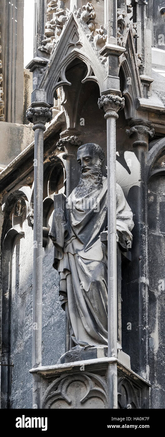 La sculpture de l'Apôtre Paul sur le mur de la cathédrale de St Stephen, à Vienne. L'Autriche Banque D'Images
