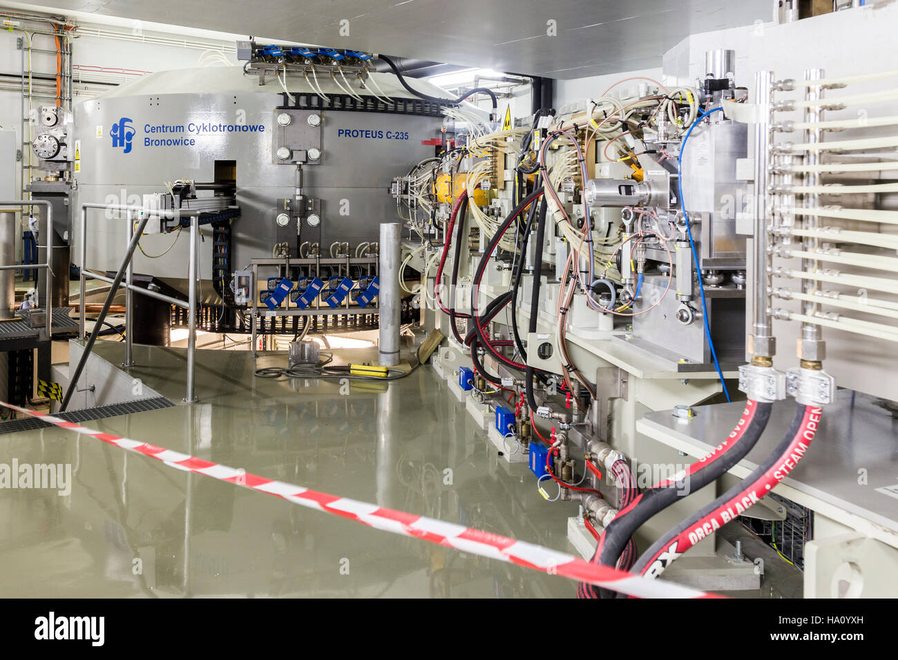 Proteus Cyclotron C-235 dans le Cyclotron Bronowice Centre à l'Institut de physique nucléaire à l'Académie polonaise des sciences à Paris. Pour accélérateur il Banque D'Images